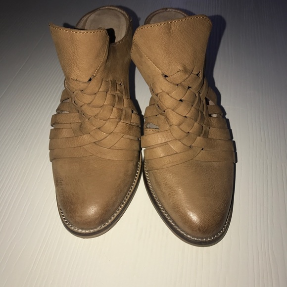 Seychelles Shoes - SEYCHELLES STRAPPED MULES